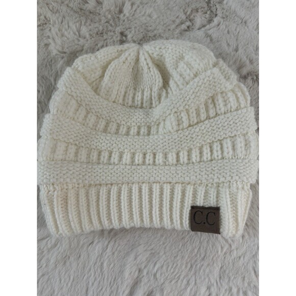 CC Beanie Ivory Chunky Knit Snow Hat Womens Cap Excellent Winter Cute - Picture 2 of 2